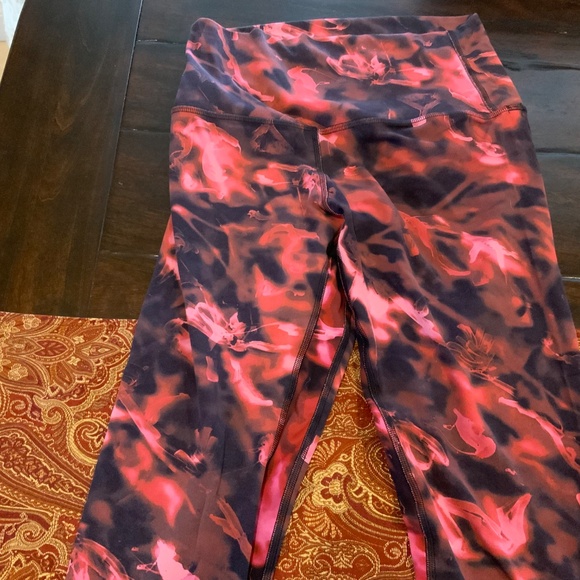 Lululemon Align HR Pant 25” Intensity Pink Blossom Multi, size 6, msrp$118 - Picture 2 of 5